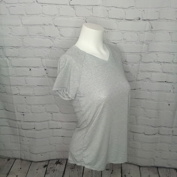 Toad & Co Cashew Grey Oatmeal Striped Short Sleeve V-neck Tee XSmall - Picture 4 of 7